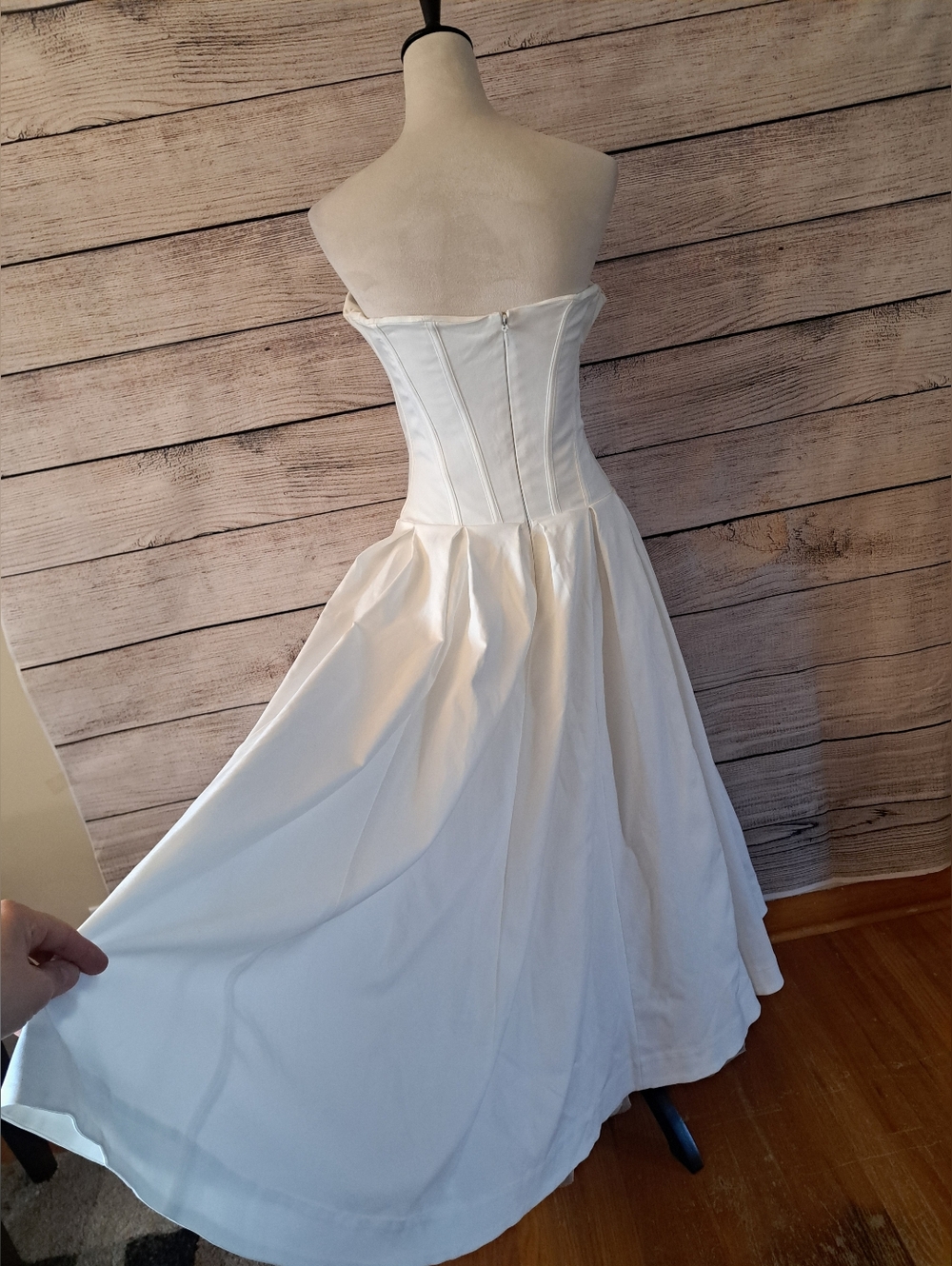 Lady Strapless Midi Dress
HOUSE OF CB. - Picture 10 of 13